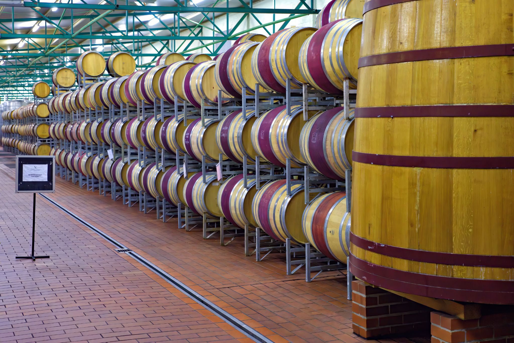 Das Neethlingshof Estate ist eines der ältesten Weingüter Südafrikas und liegt in der Weinregion Stellenbosch. Es wurde 1692 gegründet und gehört zu den ersten 14 Gütern, die unter dem Wine of Origin-System anerkannt wurden.